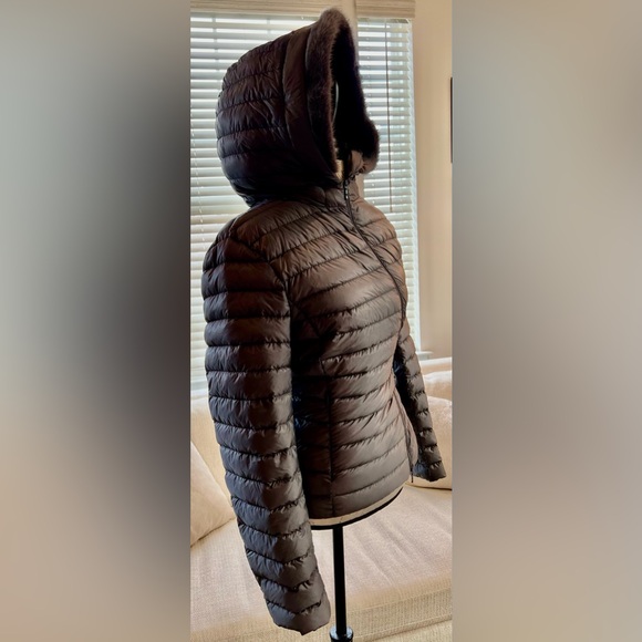 Moncler Women’s SORBUS Lightweight Puffer Jacket with Mink Fur Trim - Picture 3 of 16